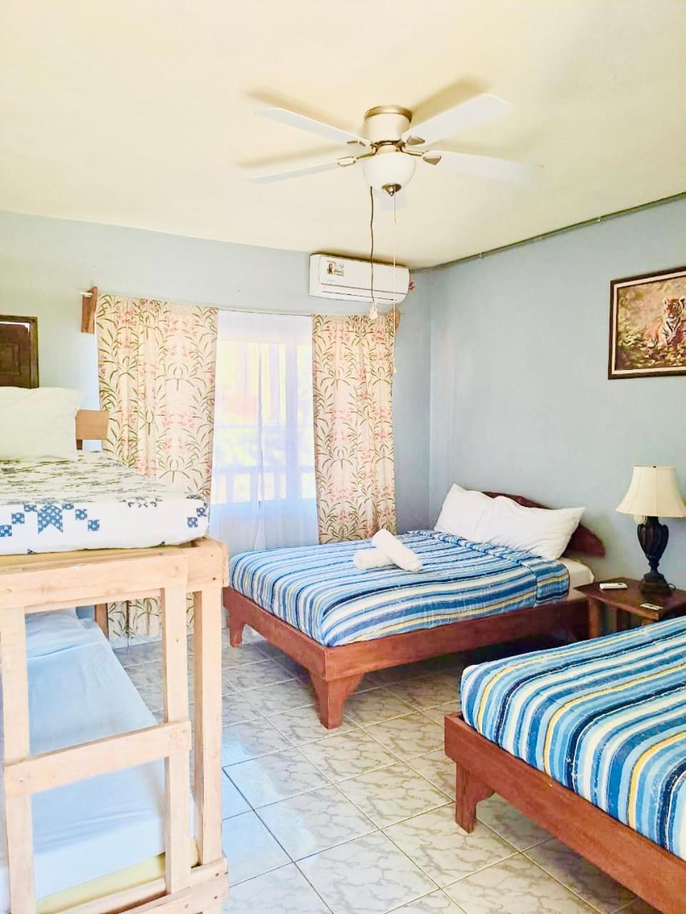 Hotel Georgi Cr Veintisiete de Abril Екстериор снимка
