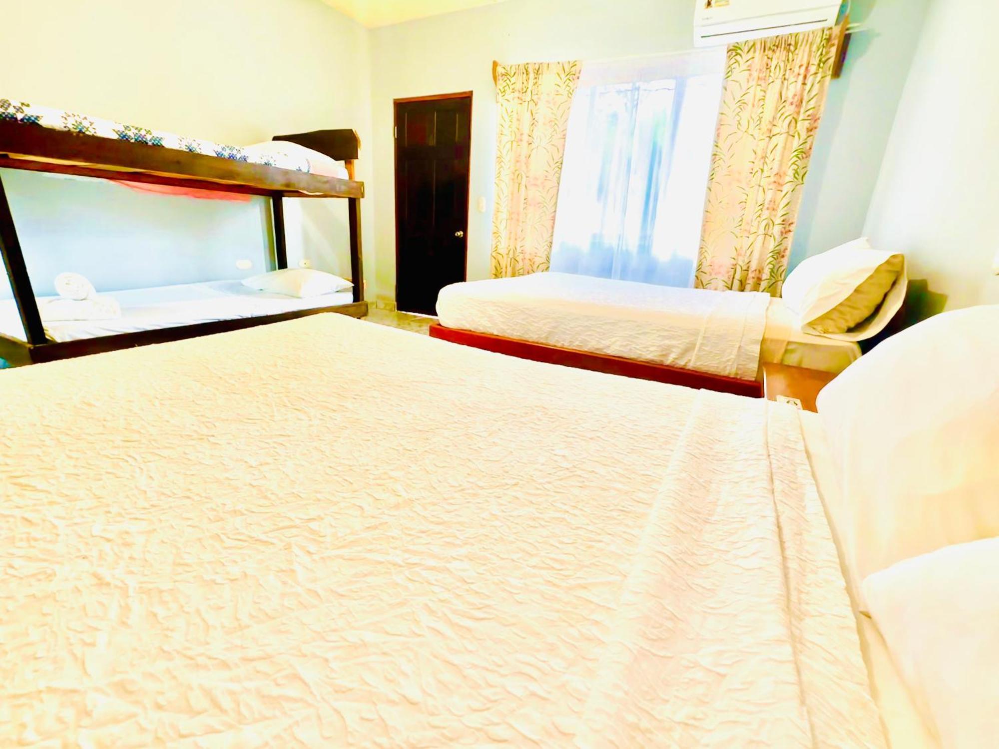 Hotel Georgi Cr Veintisiete de Abril Екстериор снимка