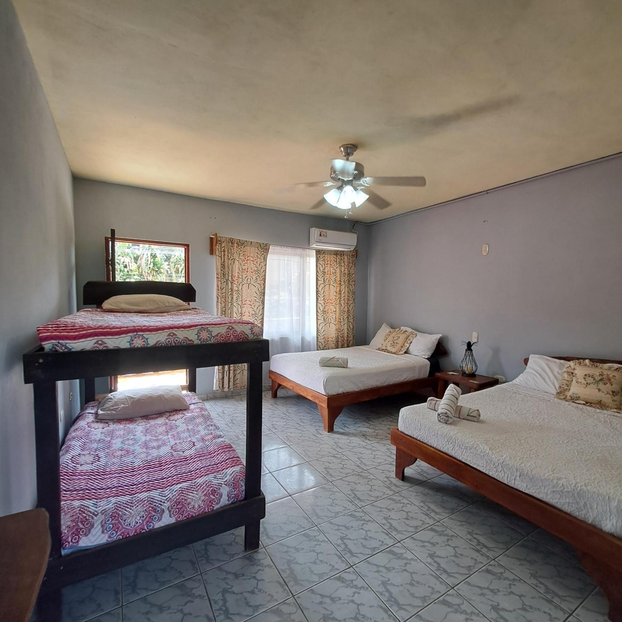 Hotel Georgi Cr Veintisiete de Abril Екстериор снимка